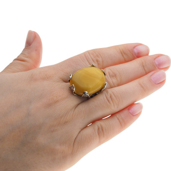 Pierścionek regulowany z mlecznym Bursztynem w srebrze oksydowanym