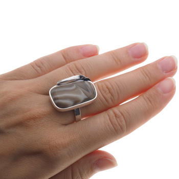 Pierścionek regulowany z owalnym Krzemieniem Pasiastym w srebrze 