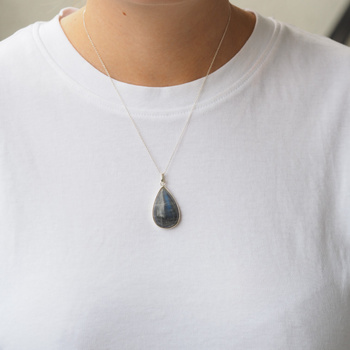 Zawieszka srebrna z labradorytem - łza