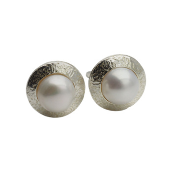 Klipsy - Perły białe koło 8 mm w srebrze młotkowanym