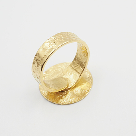 Pierścionek - blaszka młotkowana w srebrze złoconym