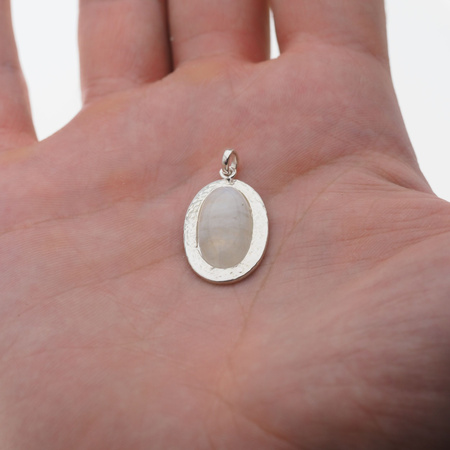 Zawieszka z Kamieniem Księżycowym w srebrze młotkowanym