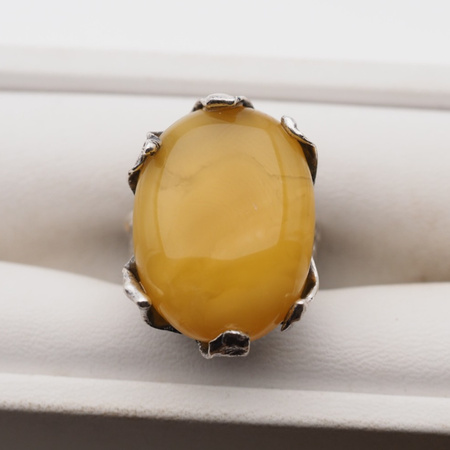 Pierścionek regulowany z mlecznym Bursztynem w srebrze oksydowanym