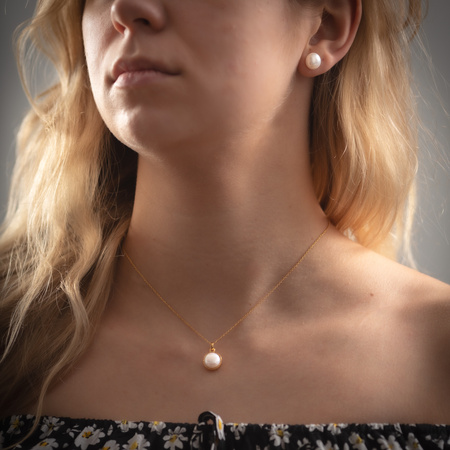 Kolczyki z białymi, okrągłymi Perłami w srebrze złoconym