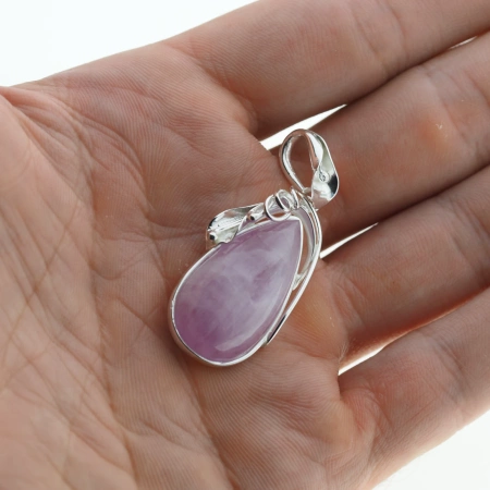 Zawieszka - Kunzyt łza w srebrze z liśćmi