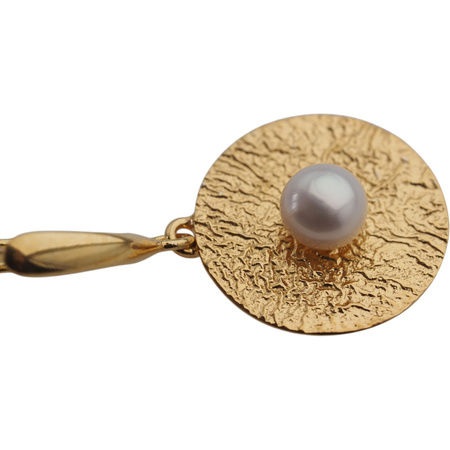 Kolczyki z białymi Perłami w młotkowanym srebrze złoconym