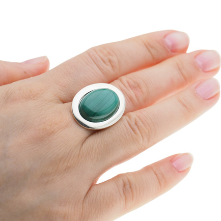 Pierścionek regulowany z owalnym Malachitem w srebrze.