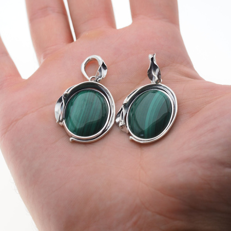 Zawieszka z owalnym malachitem w srebrze oksydowanym