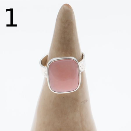 Pierścionek regulowany - Opal Różowy prostokąt w srebrze młotkowanym