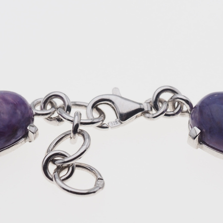 Bransoletka z owalnym czaroitem w srebrze rodowanym.