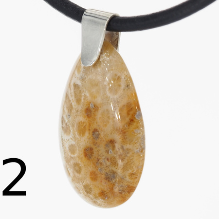 Naszyjnik - Koral łza na rzemieniu ze srebrnymi końcówkami