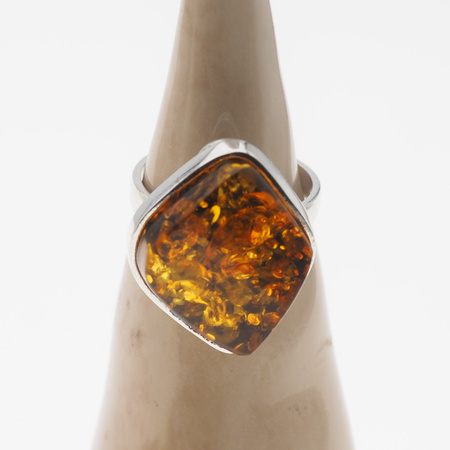 Pierścionek z Bursztynem Zielonym - romb w srebrze