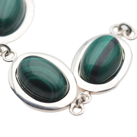 Bransoletka z owalnym malachitem w srebrze.