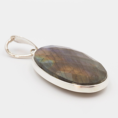 Zawieszka srebrna z owalnym labradorytem fasetowanym