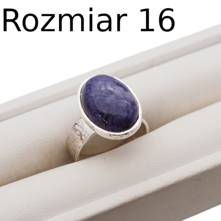 Pierścionek regulowany z owalnym Czaroitem w srebrze młotkowanym