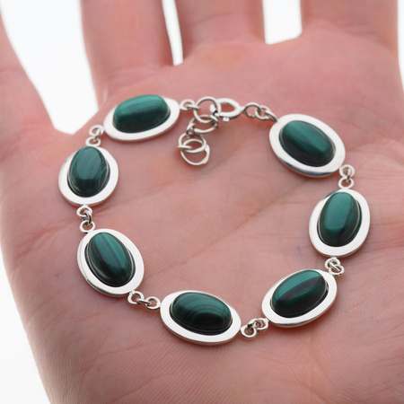 Bransoletka z owalnym malachitem w srebrze.