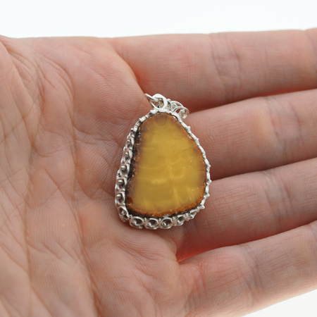 Zawieszka - surowy Bursztyn mleczny plastry w srebrze