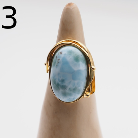 Pierścionek - owalny Larimar w srebrze złoconym z liściem