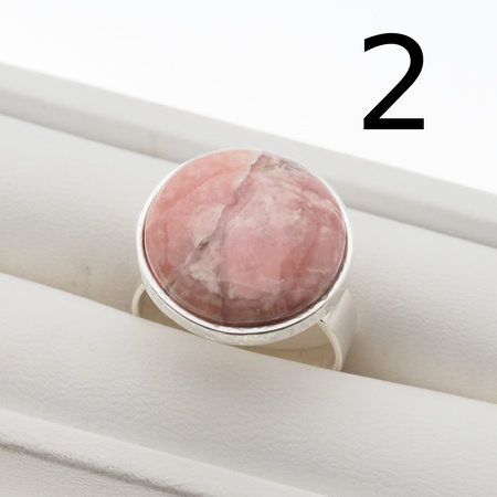 Pierścionek regulowany z okrągłym Rodochrozytem w srebrze młotkowanym