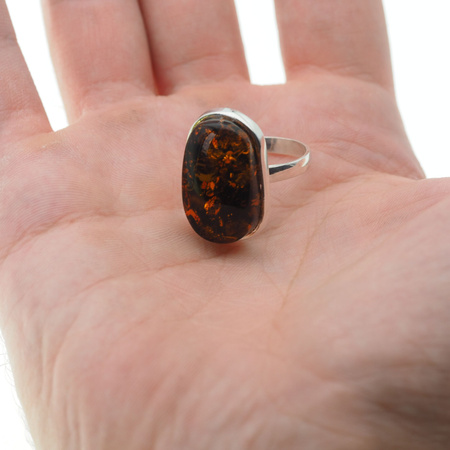 Pierścionek z prostokątnym Bursztynem Koniakowym w srebrze