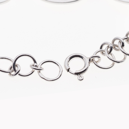 Bransoletka z owalnym czaroitem w srebrze rodowanym.