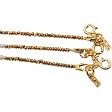 Bransoletka urodzeniowa czerwiec- białe perły, hematyt i srebro złocone