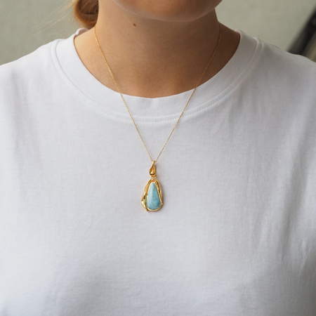 Zawieszka - larimar łza w srebrze złoconym z liśćmi