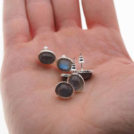 Kolczyki sztyfty - owalny Labradoryt w srebrze młotkowanym