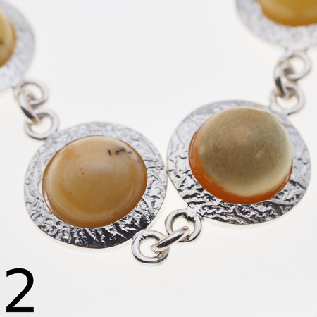 Bransoletka - mleczny bursztyn okrągły i srebro młotkowane