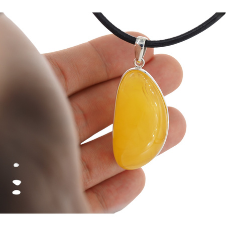 Naszyjnik na rzemieniu - Bursztyn mleczny w srebrze 