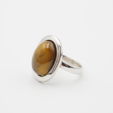 Pierścionek regulowany z owalnym Tygrysim Okiem w srebrze.