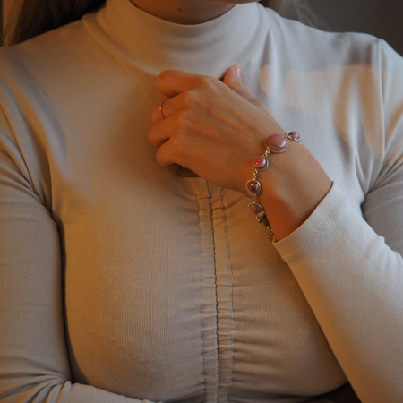 Bransoletka regulowana z okrągłym rodochrozytem w srebrze