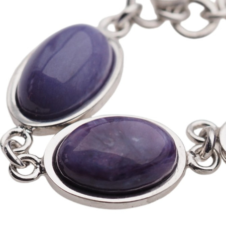 Bransoletka z owalnym czaroitem w srebrze rodowanym.