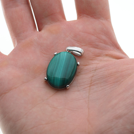 Zawieszka z owalnym malachitem w srebrze rodowanym