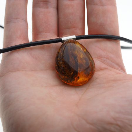 Naszyjnik  na rzemieniu -  przezroczysty Bursztyn z inkluzją roślinną