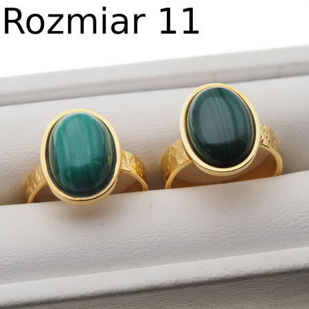 Pierścionek regulowany z owalnym Malachitem w młotkowanym srebrze złoconym