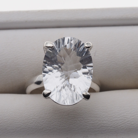 Pierścionek - Kryształ Górski owal (szlif diamentowy) w srebrze