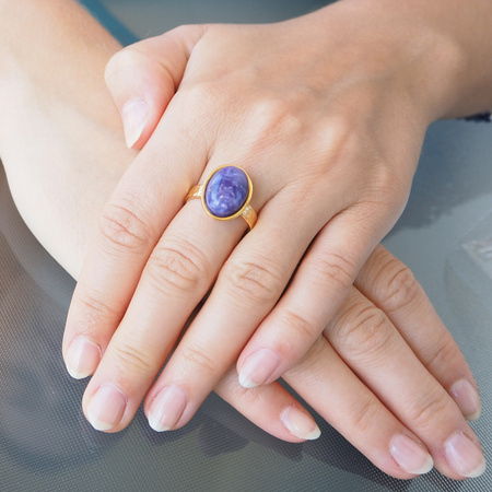 Pierścionek regulowany z Czaroitem w srebrze złoconym