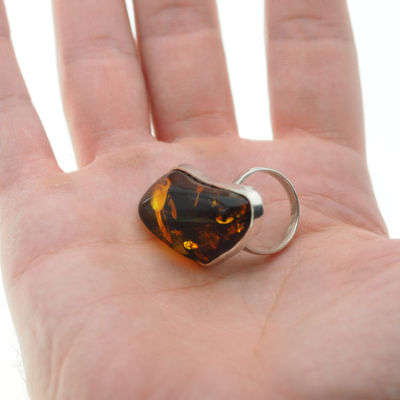 Pierścionek z Bursztynem Zielonym w srebrze
