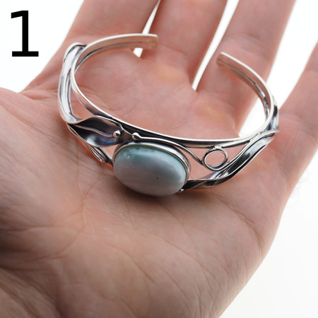 Bransoletka sztywna z owalnym Larimarem w srebrze oksydowanym