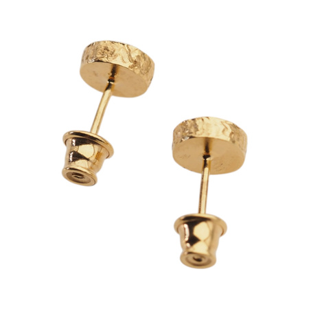 Kolczyki z białymi, okrągłymi Perłami w złoconym srebrze młotkowanym