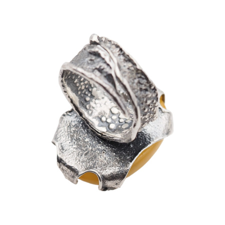 Pierścionek regulowany z mlecznym Bursztynem w srebrze oksydowanym