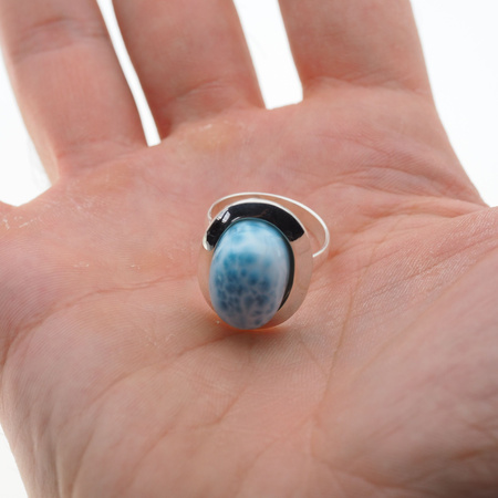 Pierścionek regulowany z owalnym Larimarem w srebrze