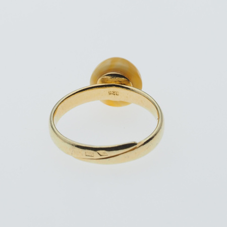 Pierścionek regulowany z okrągłym Bursztynem Mlecznym w srebrze złoconym