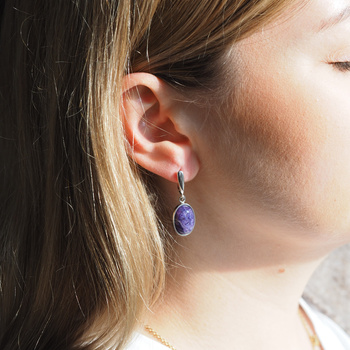 Kolczyki z owalnymi czaroitami w srebrze rodowanym