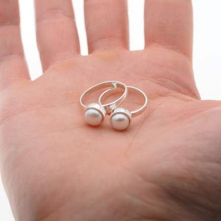 Pierścionek - Biała Perła okrągła w srebrze