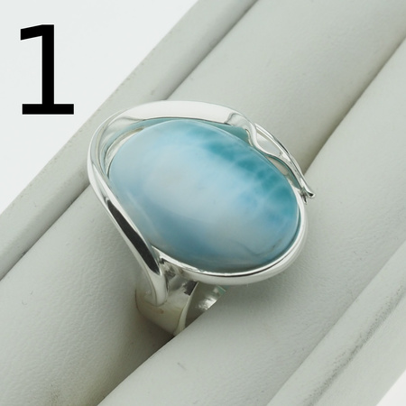 Pierścionek z owalnym Larimarem w srebrze z liściem