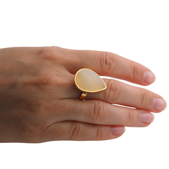 Pierścionek - Kamień Księżycowy łza i srebro złocone, młotkowane