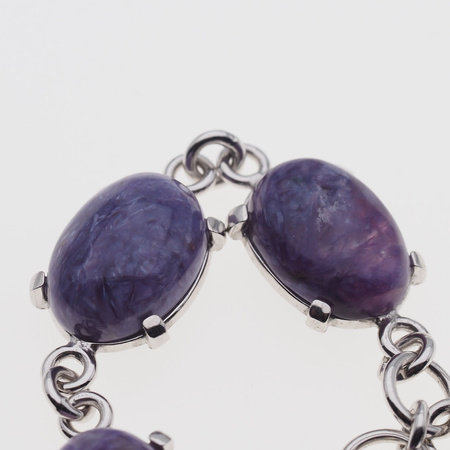 Bransoletka z owalnym czaroitem w srebrze rodowanym.