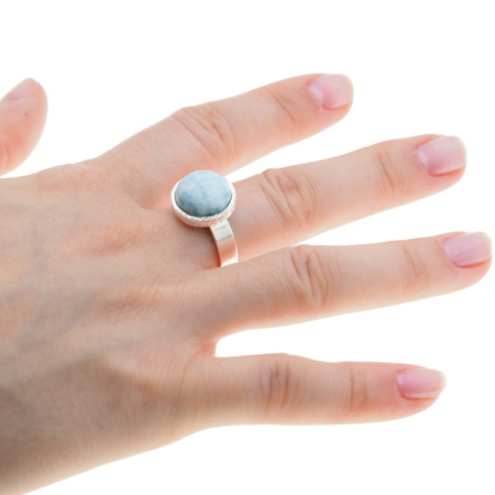 Pierścionek regulowany z okrągłym Larimarem w srebrze młotkowanym